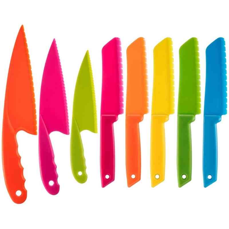 plastic knives